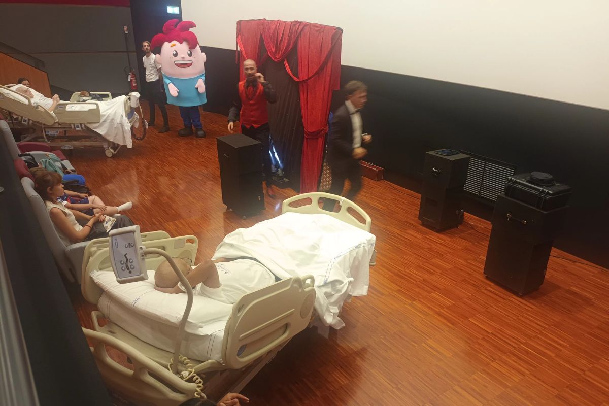 Lampadino e Caramella in sala Medicinema al Policlinico Gemelli 12 giugno 2025.jpg